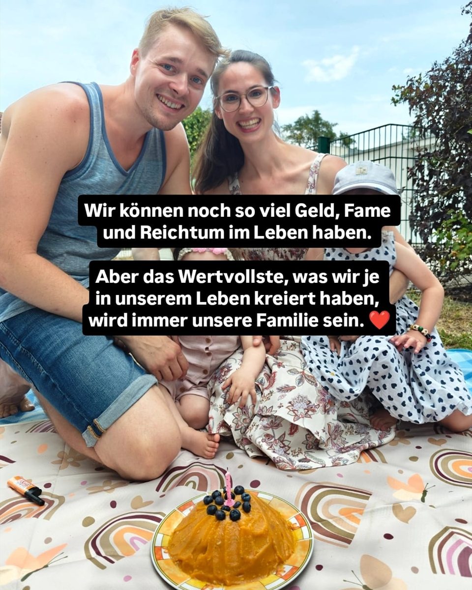 Katrin und Martin mit ihren Kindern beim Picknick